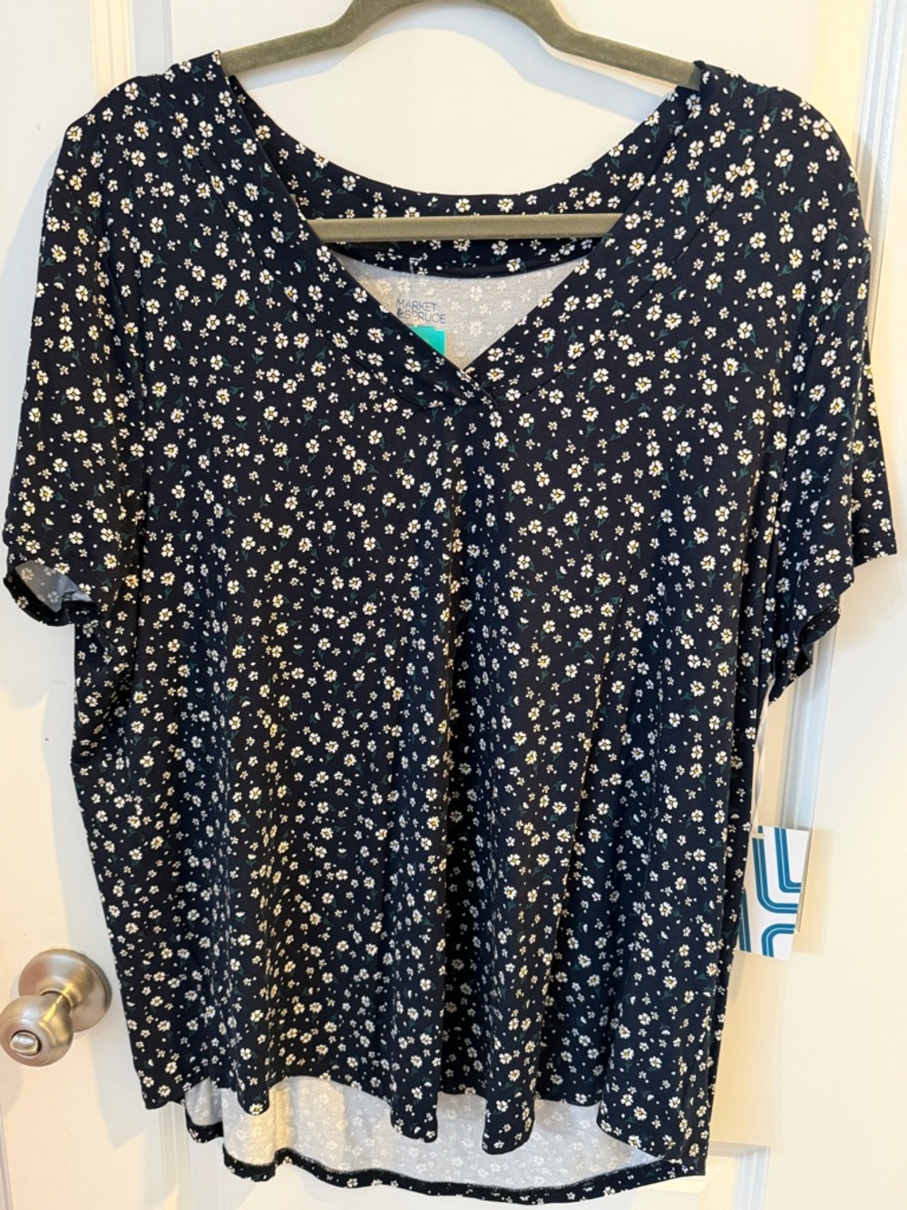 Market & Spruce Navy Floral Short Sleeve V-Neck Tee